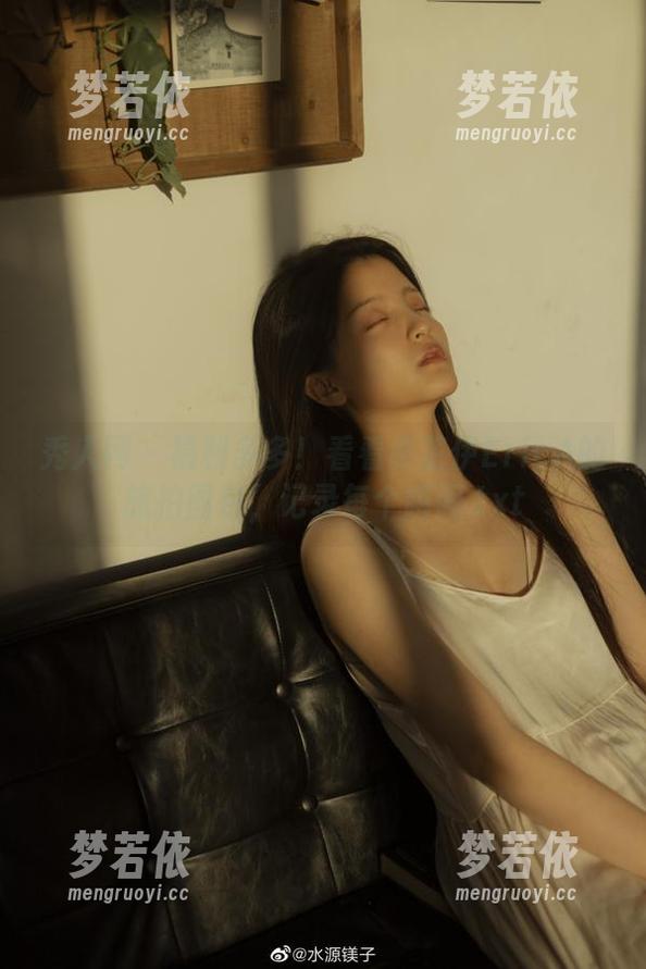 秀人网 - 福利多多！看看卓芷伊EricA的旅拍图包，记录每个瞬间.txt-梦若依