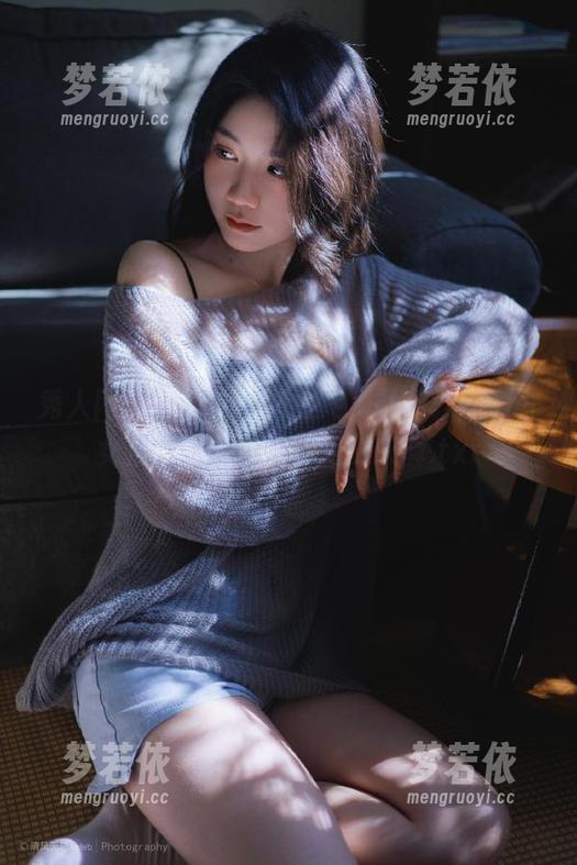 秀人网 - 快乐与梦想齐飞，周慕汐fairy女孩套图分享让你回归天真.txt-梦若依