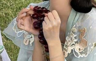 秀人网 - 探索周美美alicia白衬衫作品集：分享纯净之美的秘密.txt