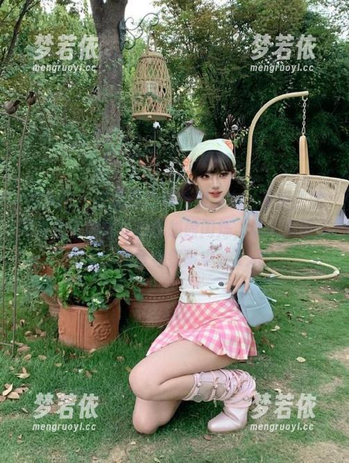 秀人网 - 在无圣光的校园之中，夏旖诺的写真作品如曾经的梦想般闪烁，让人沉醉于无尽的青春叙事中。.txt-梦若依