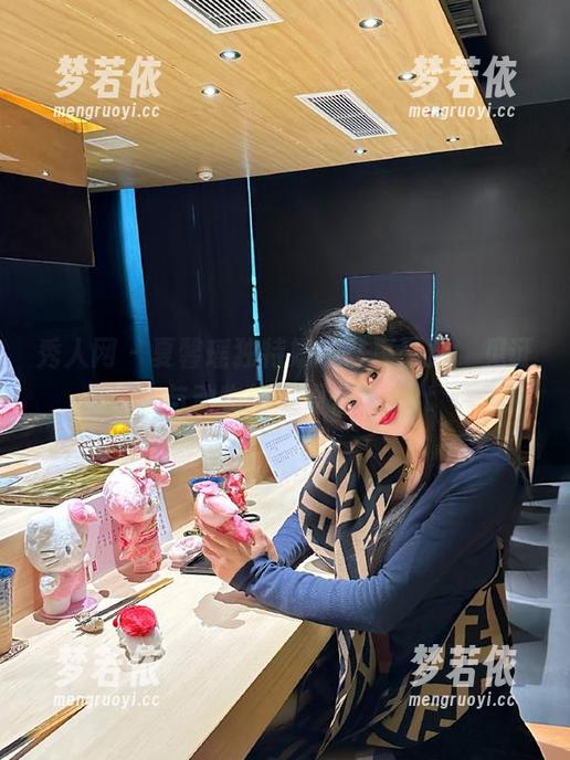 秀人网 - 夏馨瑶独特奶牛写真图册，见证人与动物的深厚情感.txt-梦若依