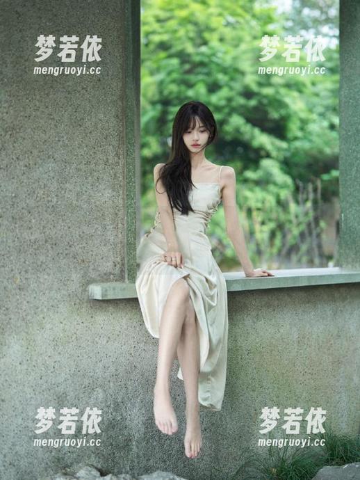 秀人网 - 小小白思宜白裙写真原图精选，感受柔美与气质的融合.txt-梦若依