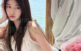 秀人网 - 尤Una娜的毛衣美图精选，感受温暖与时尚的完美结合.txt