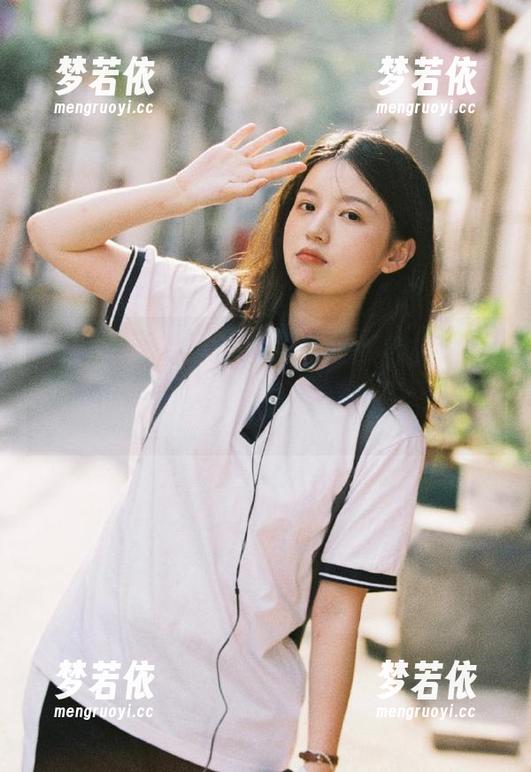 秀人网 - 徐莉芝BootyJK套图精选分享：每一张都是故事，展现少女的梦幻世界.txt-梦若依