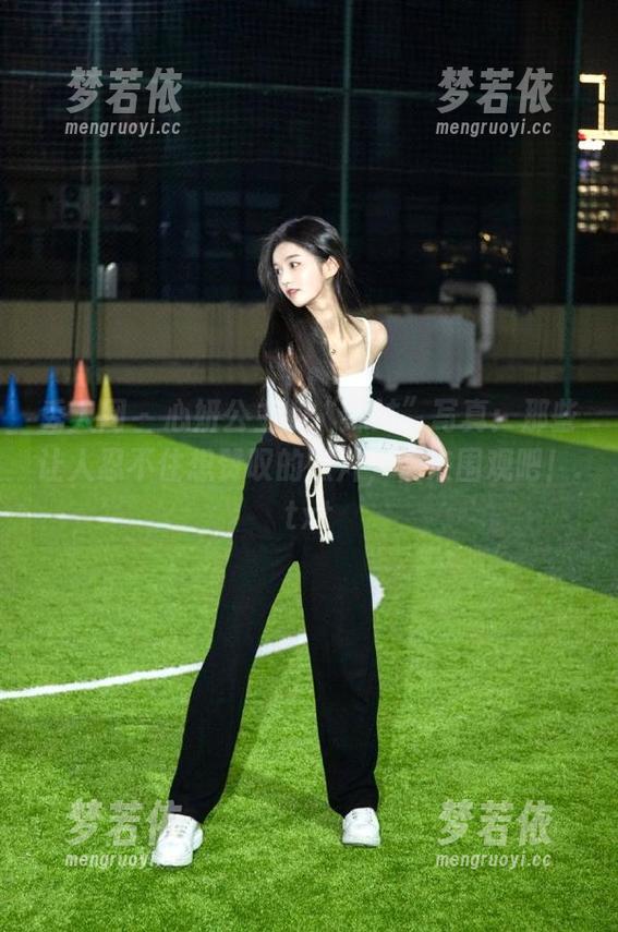 秀人网 - 心妍公主的“妹妹”写真：那些让人忍不住想赞叹的照片，快来围观吧！.txt-梦若依
