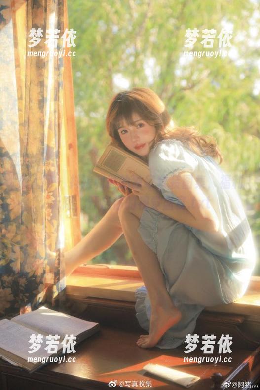 秀人网 - 抖娘利世的独家套装图集，福利无限，开启你的视觉盛宴.txt-梦若依