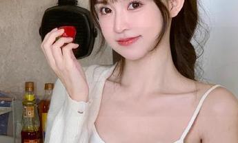 秀人网 - 林文文yooki白裙写真图集：这款白裙让人猜测，她是不是走错了时空？.txt
