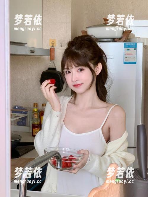 秀人网 - 林文文yooki白裙写真图集：这款白裙让人猜测，她是不是走错了时空？.txt-梦若依