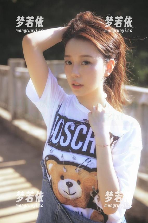秀人网 - 尽情欣赏林昔予yorki姐姐的经典写真：优质图片下载指南.txt-梦若依