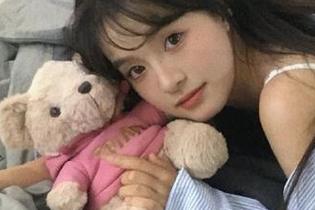 秀人网 - 体验梦娜Vanessa的艺术风格，裤里丝高清原图精彩不断.txt