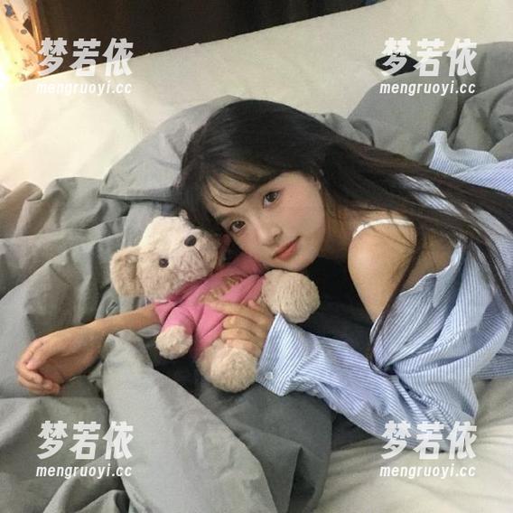 秀人网 - 体验梦娜Vanessa的艺术风格，裤里丝高清原图精彩不断.txt-梦若依