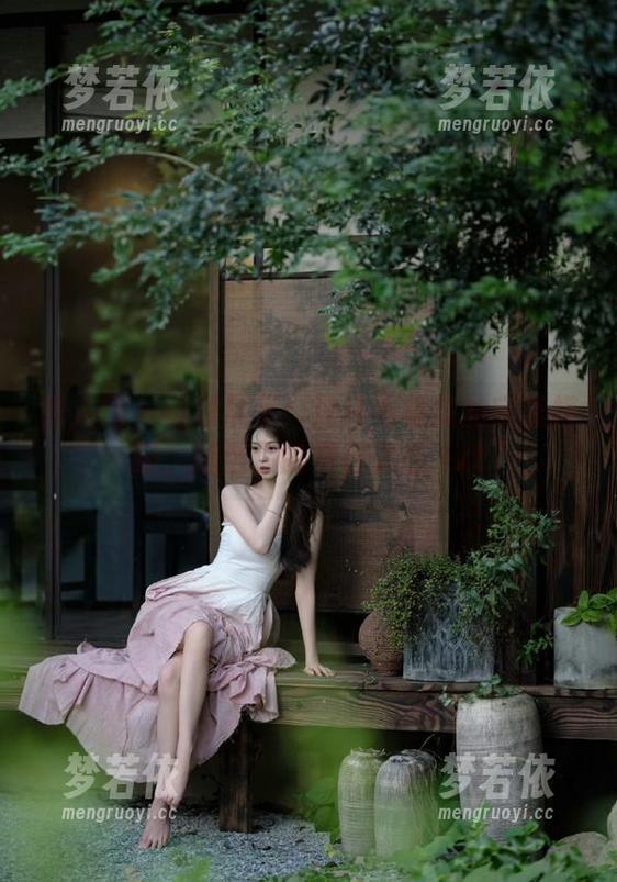 秀人网 - 图集展示：汁汁与棉袜的完美搭配，精选你的夏日灵感.txt-梦若依