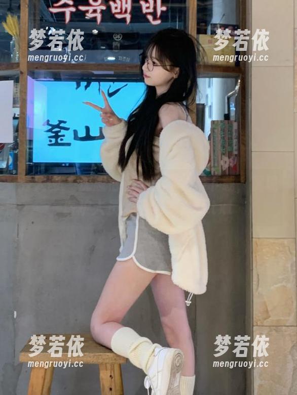 秀人网 - 沈思怡护士写真全集下载，展现医护人员的温情与力量.txt-梦若依