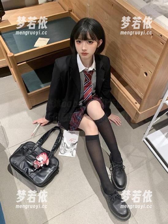 秀人网 - 沐沐baby倾情打造的美足写真图集，让你感受不一样的风格！.txt-梦若依