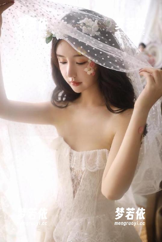 秀人网 - 玄子婚纱图包分享：每一帧都诉说爱的故事与婚礼的梦想.txt-梦若依