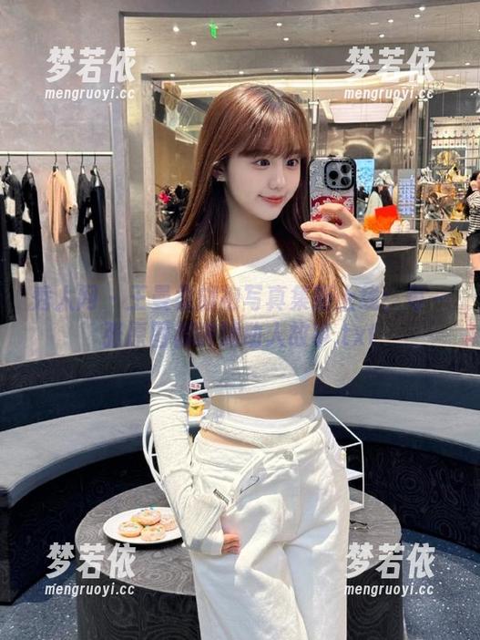 秀人网 - 王曼柔旗袍写真集新上线：每一张原图都讲述动人故事.txt-梦若依