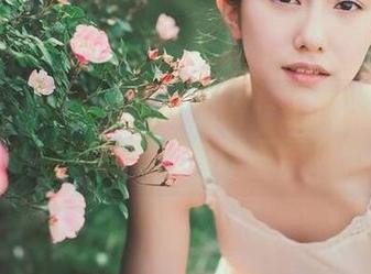 秀人网 - 复古与现代交错：王雅姗是我的修女私拍图包带你领略不同风情.txt