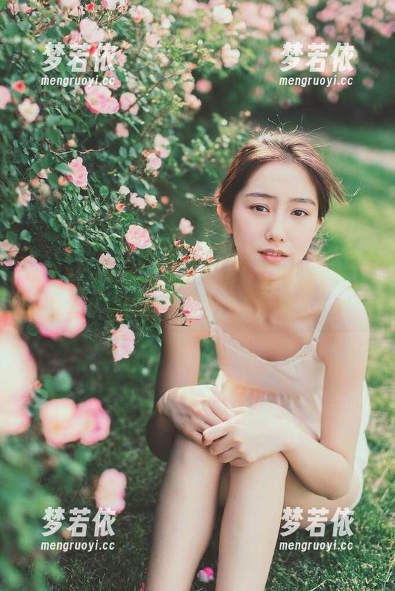 秀人网 - 复古与现代交错：王雅姗是我的修女私拍图包带你领略不同风情.txt-梦若依