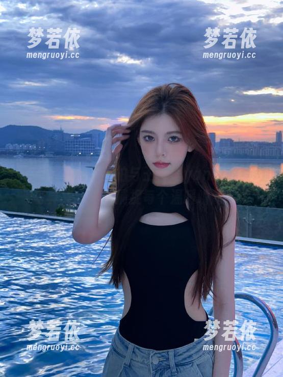 秀人网 - 海南旅拍与王馨瑶yanni的梦幻写真集分享，捕捉每个温暖瞬间.txt-梦若依