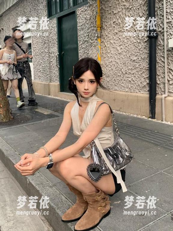 秀人网 - 田兮白肉丝写真合集，捕捉生活中的每一份美好瞬间.txt-梦若依