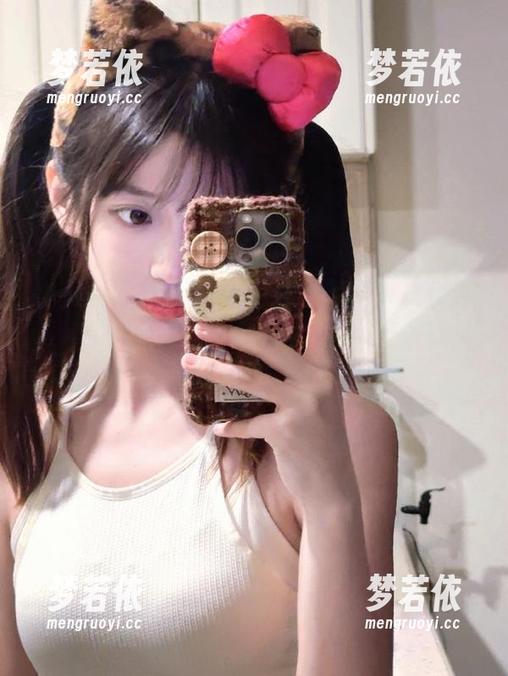 秀人网 - 白洁Bessie护士写真：极致温暖的瞬间，赶快下载收藏，与你分享这份感动！.txt-梦若依