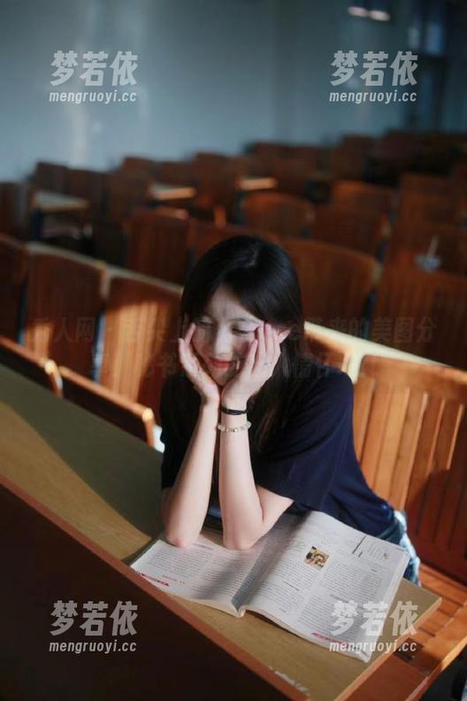 秀人网 - 舌尖上的菊花ace带来的美图分享：秘书系列的艺人情怀.txt-梦若依