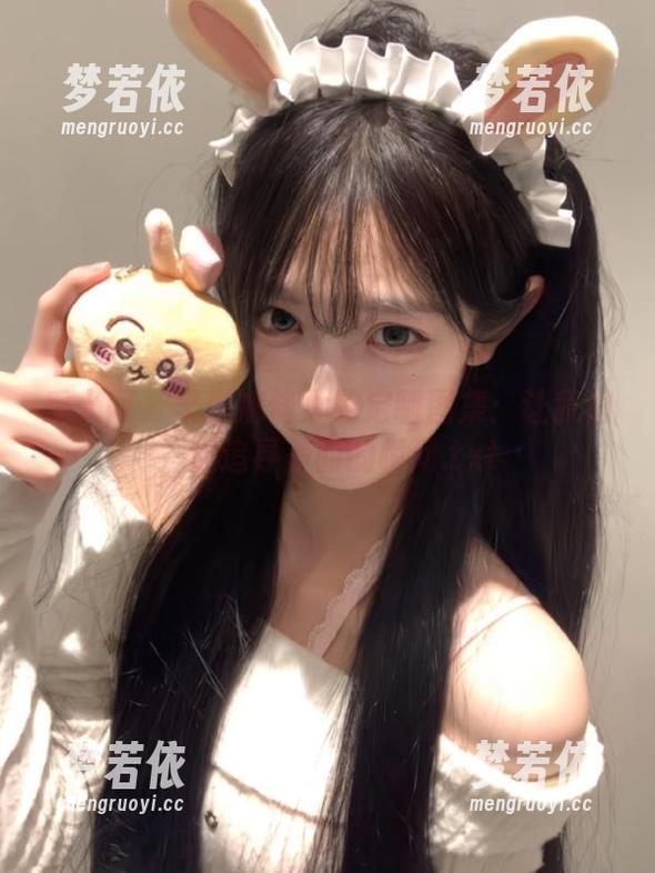 秀人网 - 芈琳娜修女的定制图集：让我们一起追寻美丽的瞬间.txt-梦若依