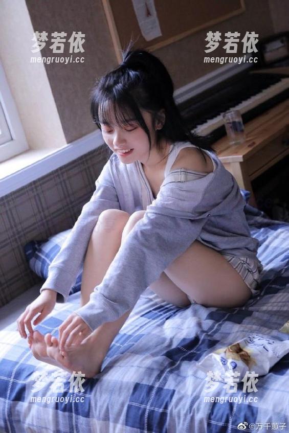 秀人网 - 穿上高跟鞋的苏小曼babyface，免费美图分享，快来一起欣赏吧！.txt-梦若依