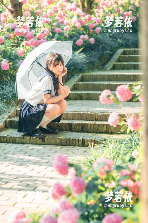 秀人网 - 体验苏曼兮旅拍的独特视角，美图合集让你领略世界各地的风土人情.txt-梦若依