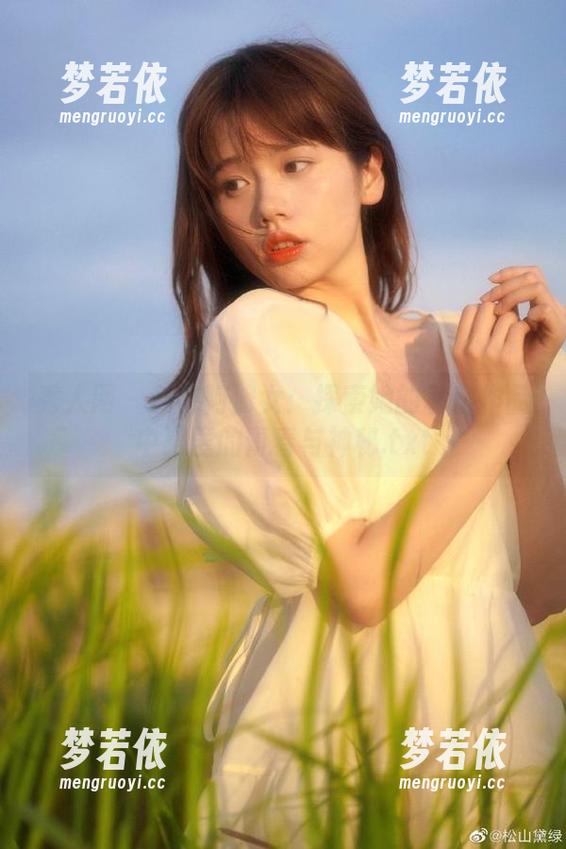 秀人网 - 苏苏阿修女：探索她的私房作品中藏匿的青春与神秘.txt-梦若依