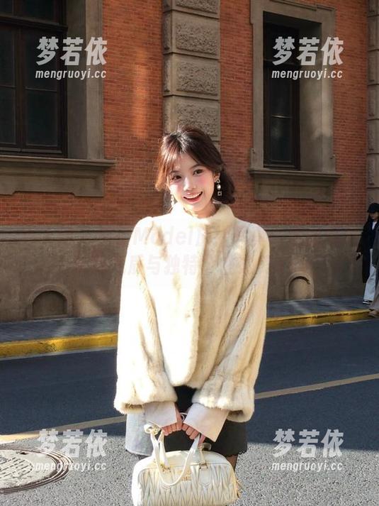 秀人网 - 葛征Model旗袍写真：原图展现优雅气质与独特个性之美.txt-梦若依