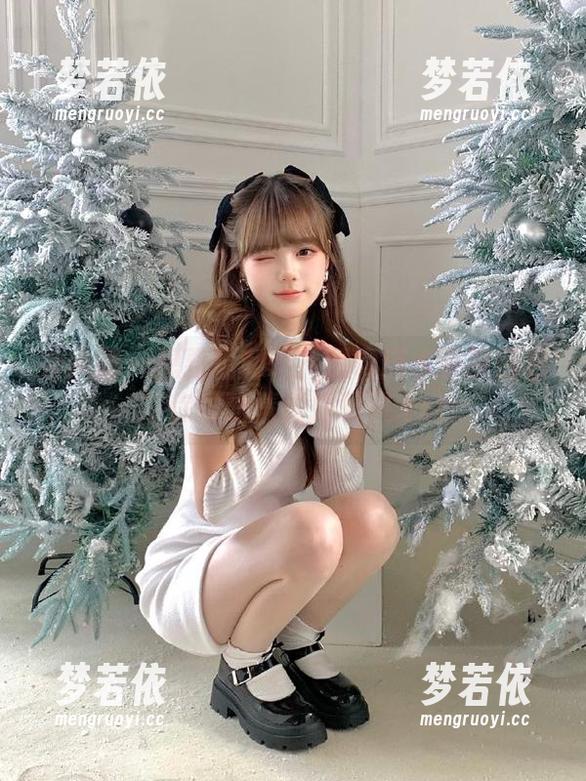 秀人网 - 想要福利吗？谭睿琪水手服图包带你领略清新搭配风.txt-梦若依