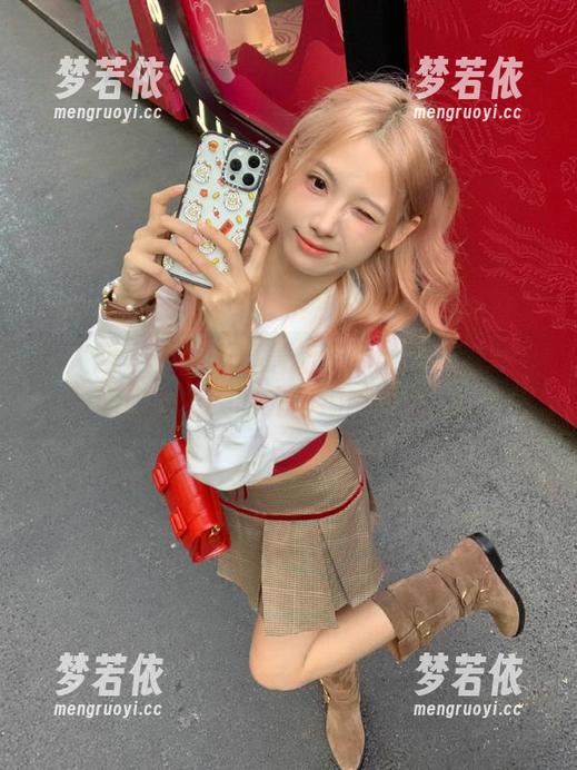 秀人网 - 少女写真最新资源推荐：软糖爱喝奶的甜美时光与细腻情感.txt-梦若依