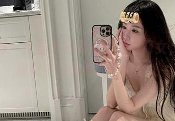 秀人网 - 无圣光写真中的闵妮修女，尽情展现岁月温柔的呢喃.txt