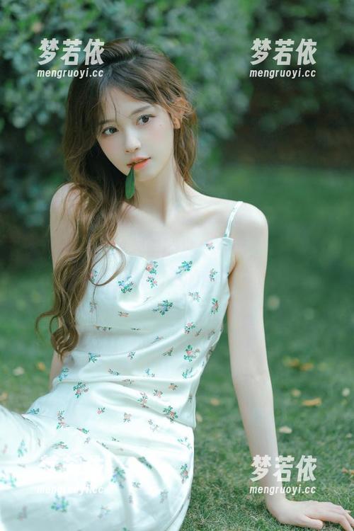 秀人网 - 揭秘麦田的私房写真，皮衣Look竟然如此惊艳的图片！.txt-梦若依