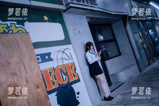 秋和柯基的红裙写真之旅，原图呈现出秋季里的浪漫与优雅气质！.txt-梦若依