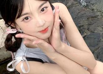 稚乖画册 - 最新动态！夜夜女神套图，融入她的美丽与魅惑瞬间.txt