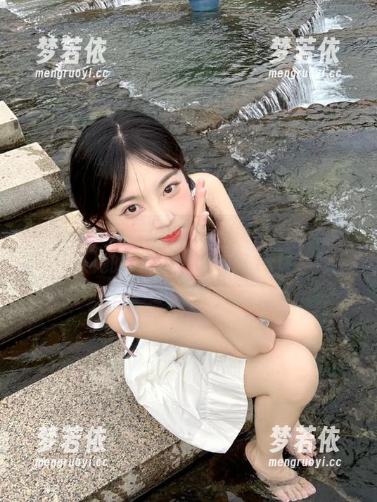 稚乖画册 - 最新动态！夜夜女神套图，融入她的美丽与魅惑瞬间.txt-梦若依
