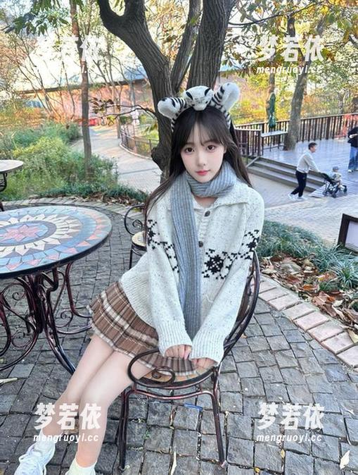 稚乖画册 - 赤西夜夜御姐写真集：原图展现的美丽与魅力无限.txt-梦若依