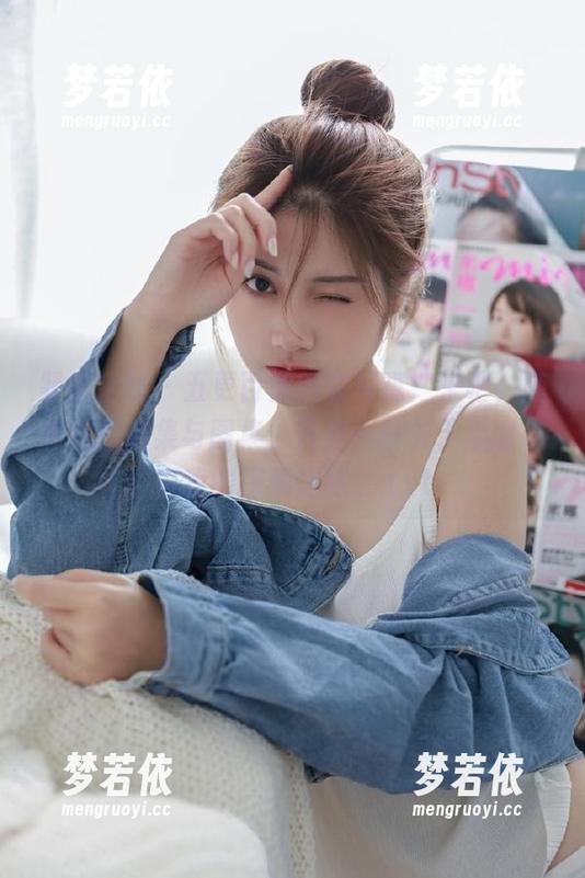 紧急企划 - 五更百鬼毛衣写真：来吧，随着她的合集与图集，开启一段关于温暖与自我的探索之旅。.txt-梦若依