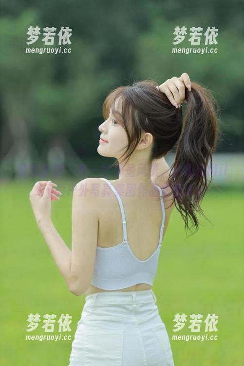 紧急企划 - 每一帧都是风景，小奶糕Milky的户外写真美图作品赏析.txt-梦若依