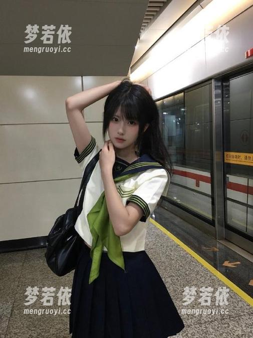 紧急企划 - 婚纱艺术风暴来袭，小恩最新套图更新不容错过！.txt-梦若依