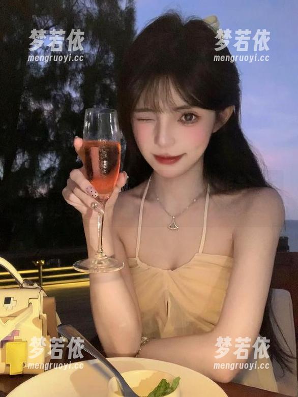 微密圈 - 精选纪念小小v修女的作品，感受她与世界交融的独特艺术之旅.txt-梦若依