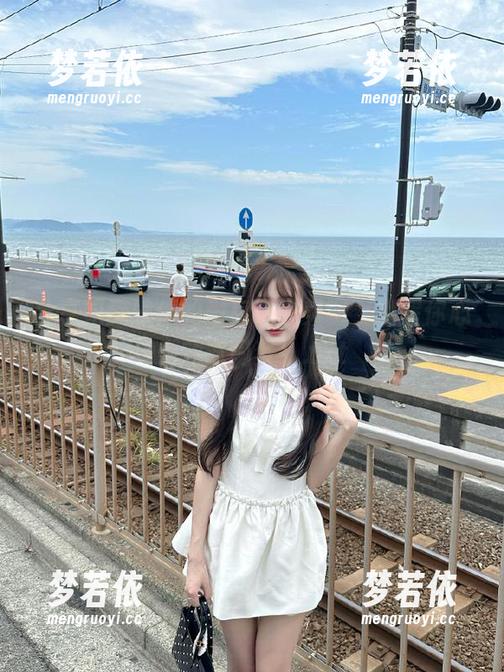 分享织梦映像的耐克白衣美图，唤醒你心中的时尚梦！.txt-梦若依