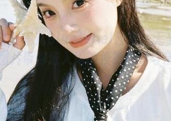 美媛馆 - 妮儿Bluelabel日常：无圣光摄影，图片带你进入她的独特世界与精彩瞬间！.txt