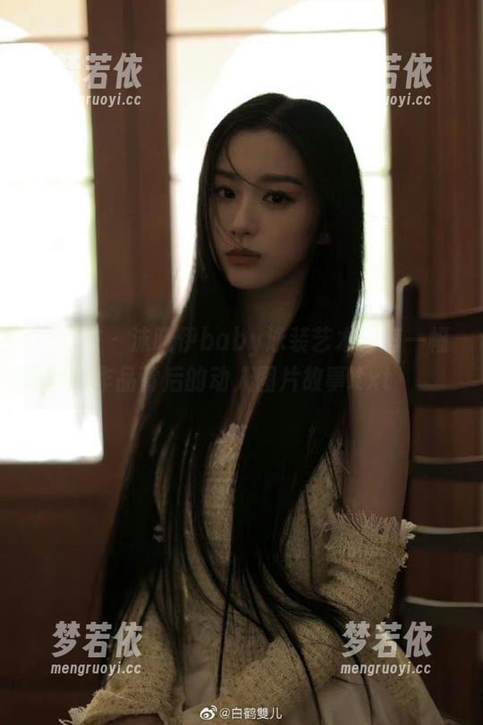 美媛馆 - 沫晓伊baby泳装艺术：每一幅作品背后的动人图片故事.txt-梦若依