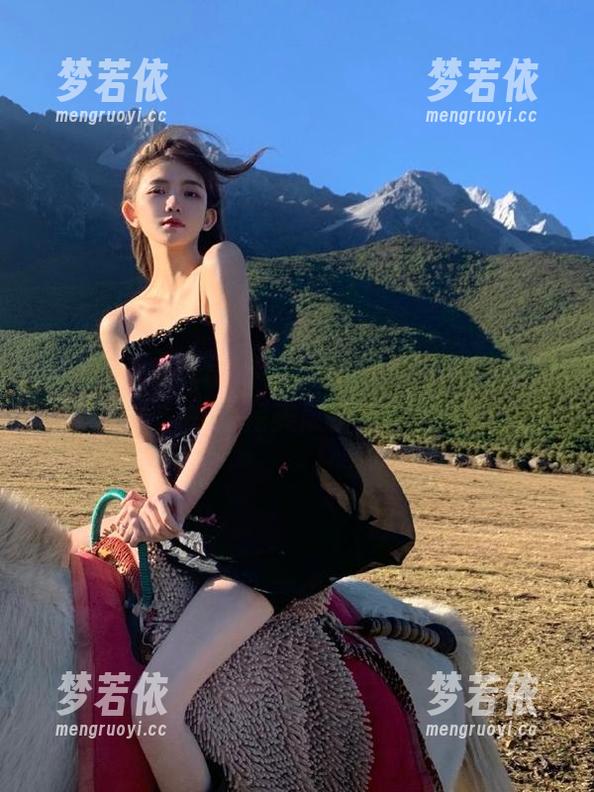 美媛馆 - 黑色之美，王馨瑶摄影美图与壁纸的完美展示.txt-梦若依