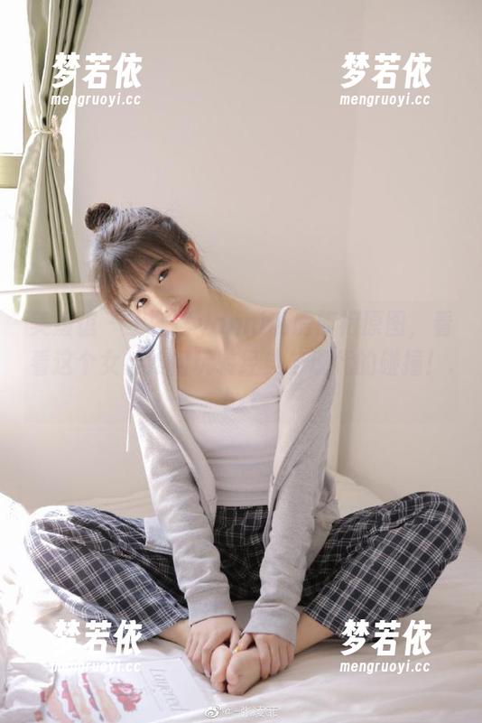 美媛馆 - 王馨瑶yanni私房旗袍原图，看看这个女神如何玩转经典与现代的碰撞！.txt-梦若依