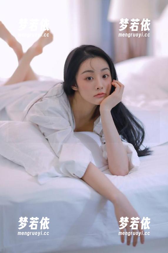 美媛馆 - 夏日泳池随拍，田芯娜Angel带来的写真图包绝对不容错过.txt-梦若依