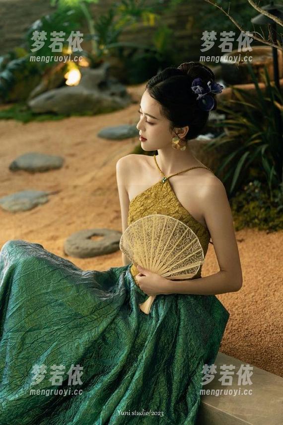 美媛馆 - 艾然Airan天台专区：在线浏览她的写真艺术，原图尽显深邃与迷人.txt-梦若依